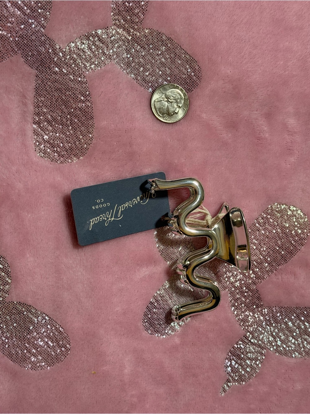 Universal Thread Gold Wavy Hair Claw Clip